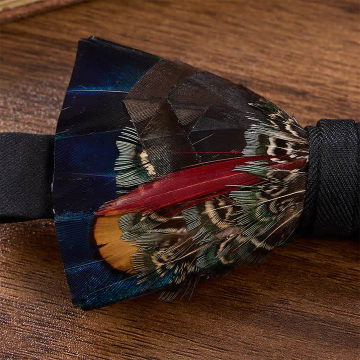 Nœud papillon à plumes marron chocolat et bleu nuit avec épingle à revers - image 3