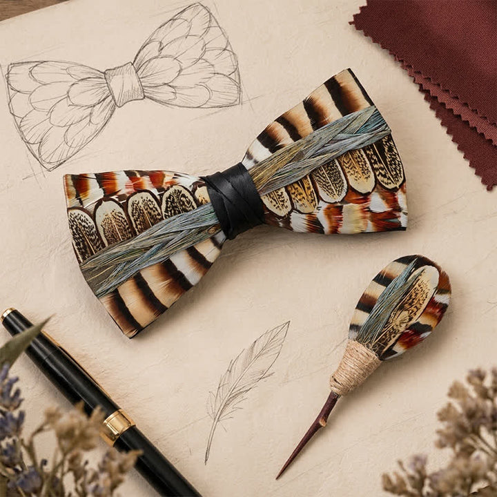 Nœud papillon rayé marron et ivoire en plumes de faisan des bois avec épingle à revers - image 0