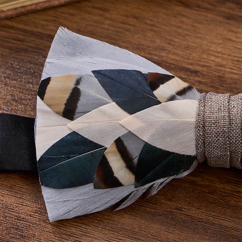 Nœud papillon géométrique côtier gris ardoise et turquoise à plumes avec épingle à revers - image 3