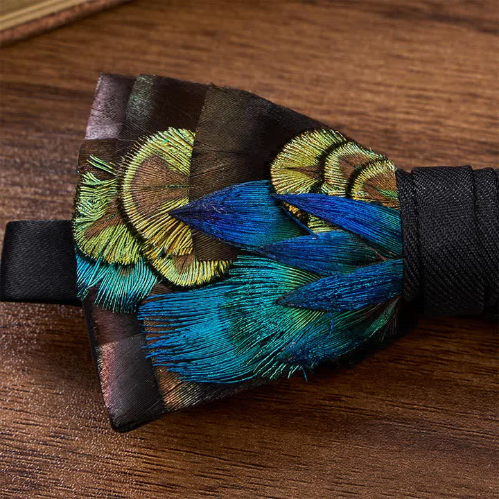 Nœud papillon noir de jais et bleu nuit à plumes de paon avec épingle à revers - image 3