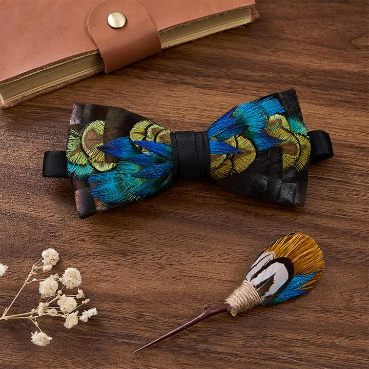 Nœud papillon noir de jais et bleu nuit à plumes de paon avec épingle à revers - Noir de jais et bleu - image 2