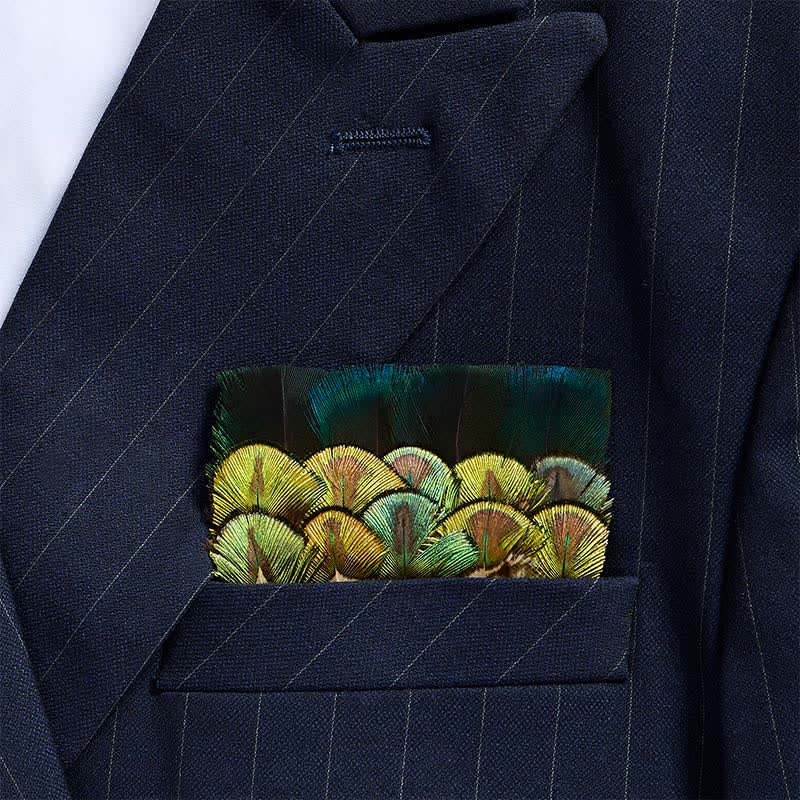 Pochette de costume en plumes vert paon irisé et jaune moutarde - Vert et jaune - image 0