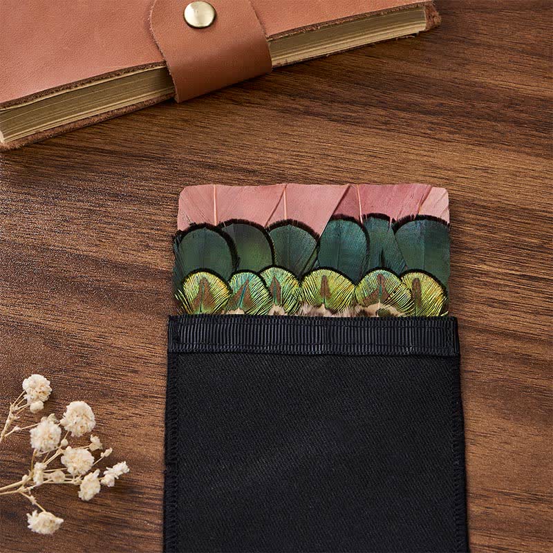 Pochette de costume rose poudré et vert forêt à plumes festonnées - image 1