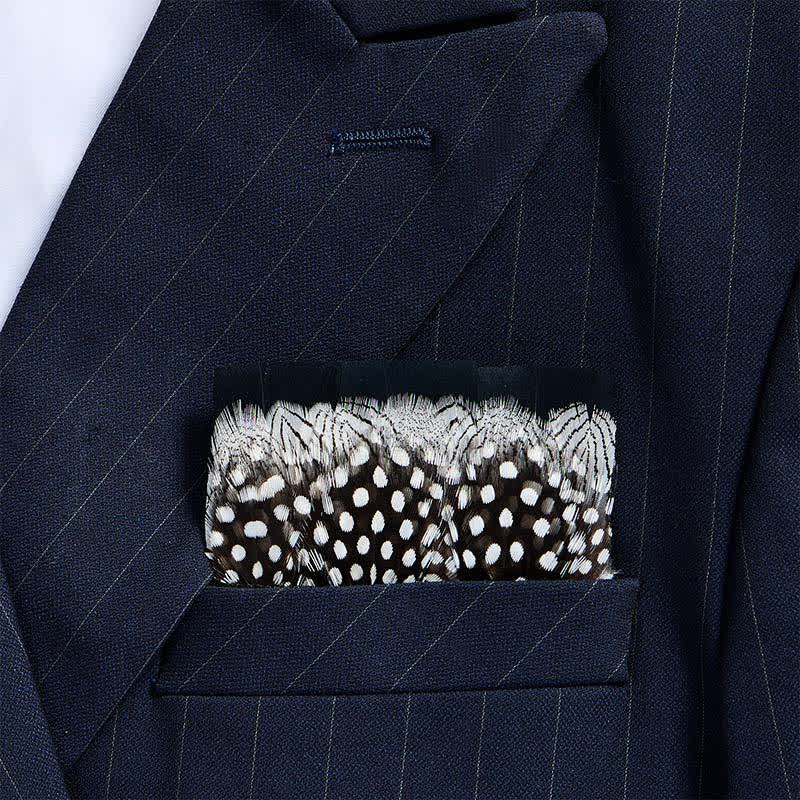 Pochette de costume à pois noirs et blancs en plumes de pintade - Noir et blanc - image 0