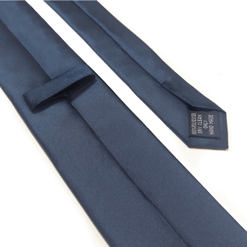 Cravate bleu marine pour homme au milieu de fleurs - image 5