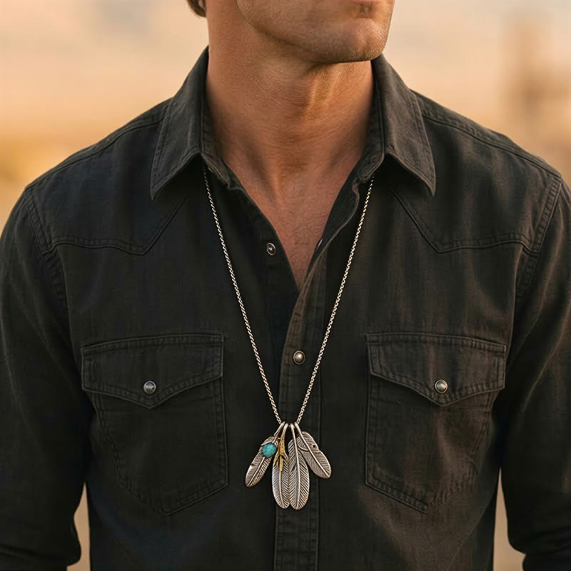 Collier vintage western pour homme avec pendentif à quatre plumes - image 1