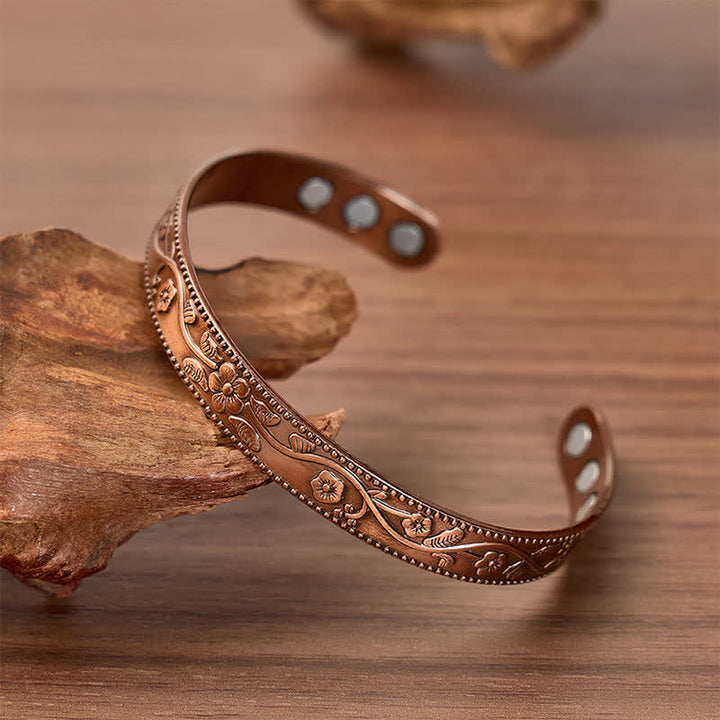 Ensemble bracelet et bague magnétiques vintage à motif floral en relief - image 2