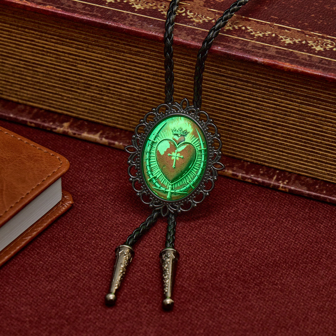 Cravate bolo lumineuse de style western, symbole du Sacré-Cœur flamboyant - image 1
