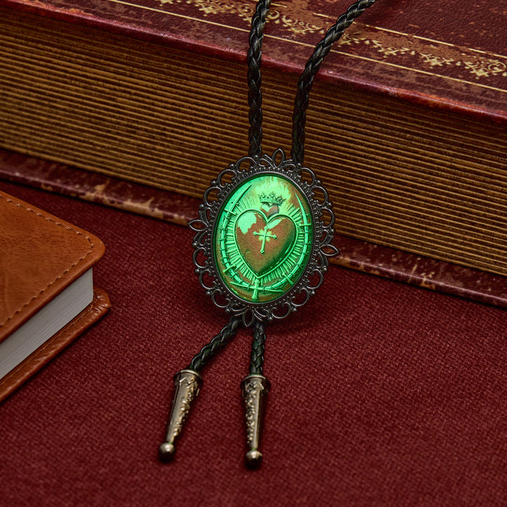 Cravate bolo lumineuse de style western, symbole du Sacré-Cœur flamboyant - image 1