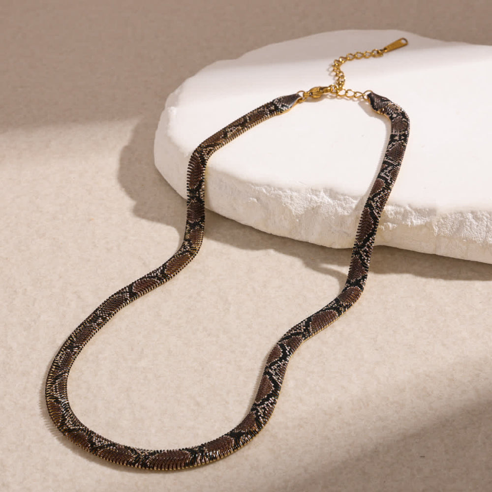 Collier ras du cou à chevrons en forme de serpent imprimé, chaîne plate - Gris - image 1