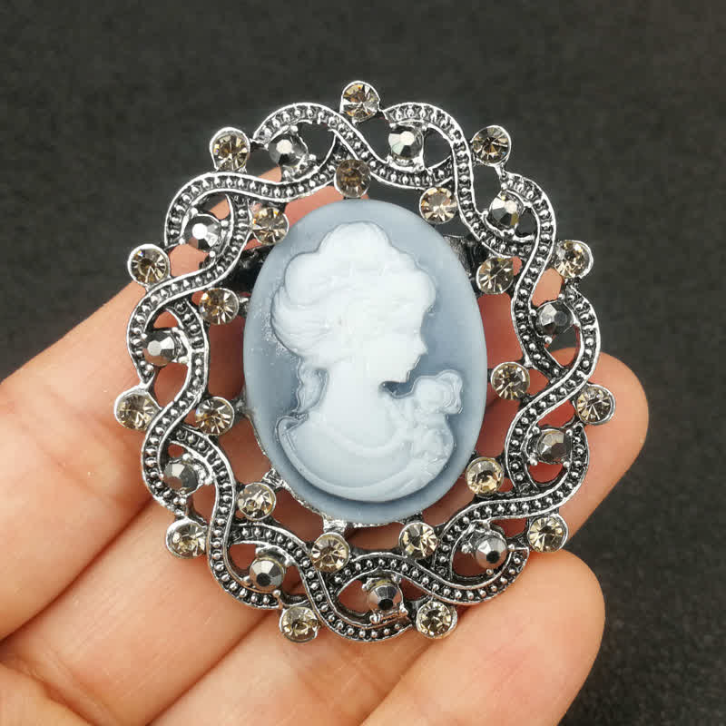 Broche camée rétro Century Queen pour femme