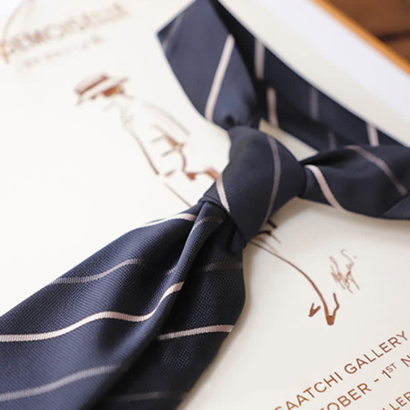 Cravate rayée classique pour homme, idéale pour le bureau