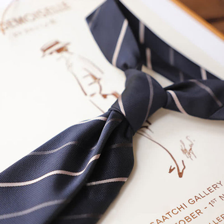 Cravate rayée classique pour homme, idéale pour le bureau