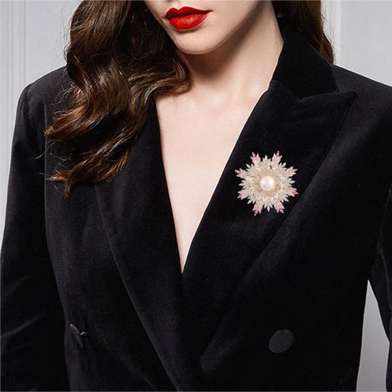 Broche fleur en perles et flocon de neige pour femme