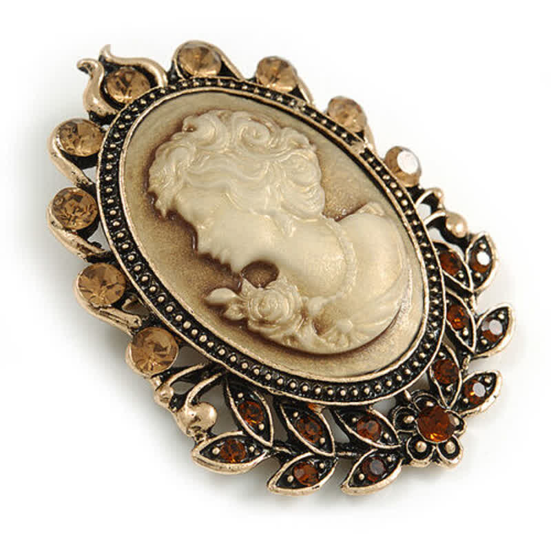 Broche camée victorienne pour femme avec silhouette de feuille