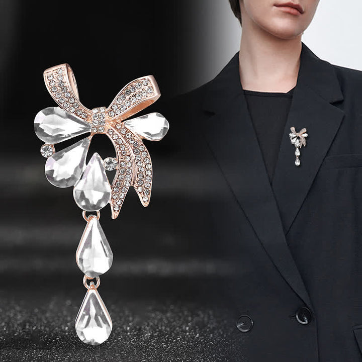 Broche fantaisie en forme de nœud papillon en forme de larme pour femme