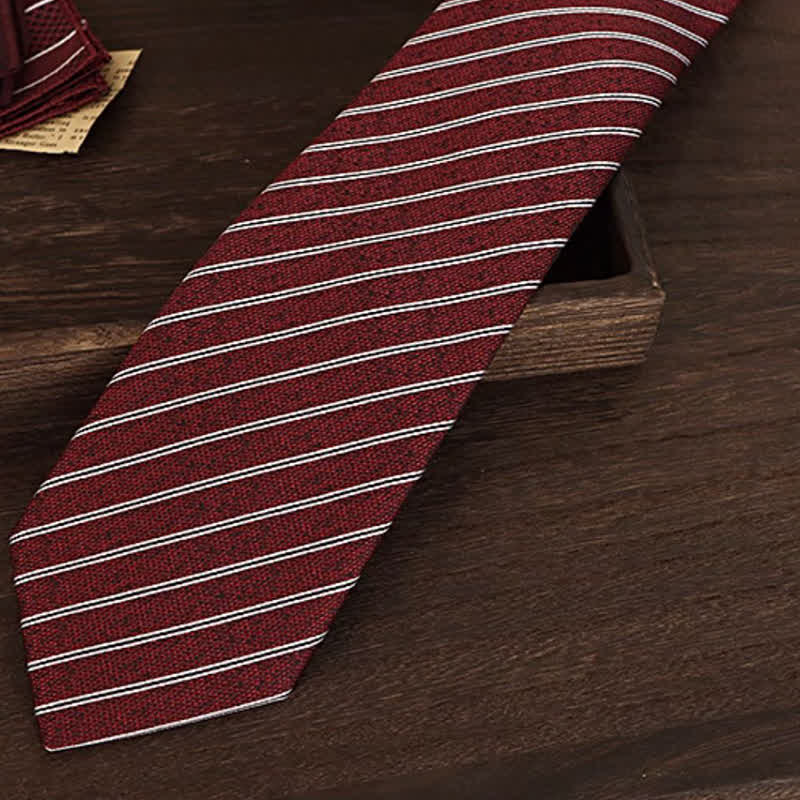 Cravate à fines rayures rouge foncé et blanc pour homme - image 3