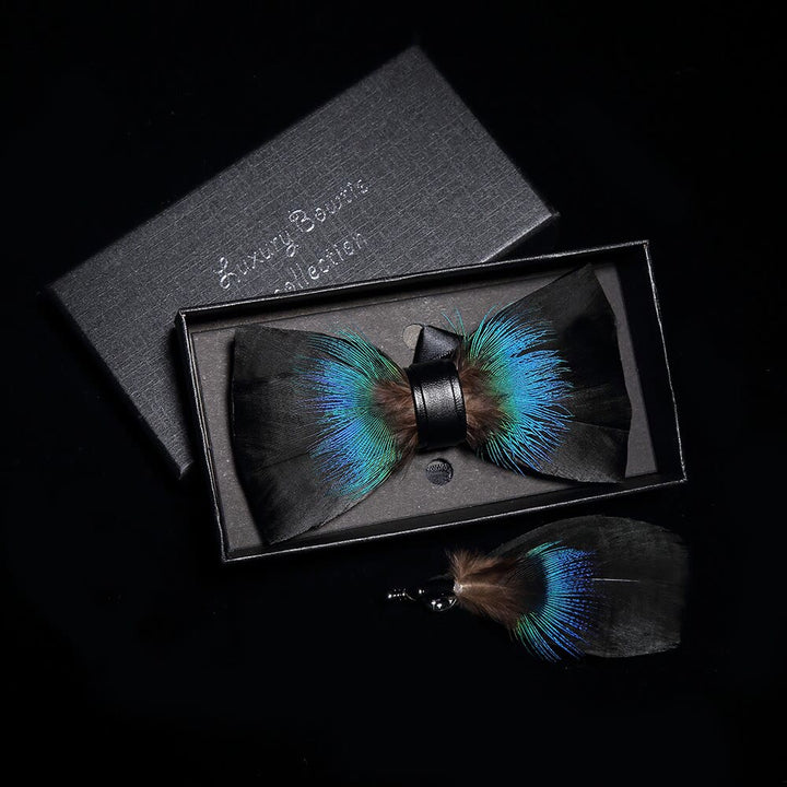 Nœud papillon polyvalent en plumes noir et bleu avec épingle à revers - image 1