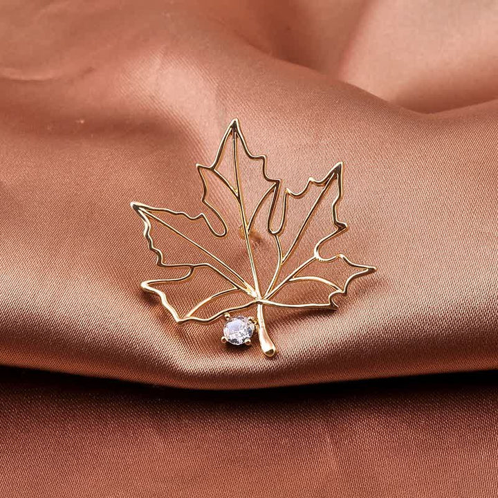 Broche feuille d'érable dorée d'automne pour femme