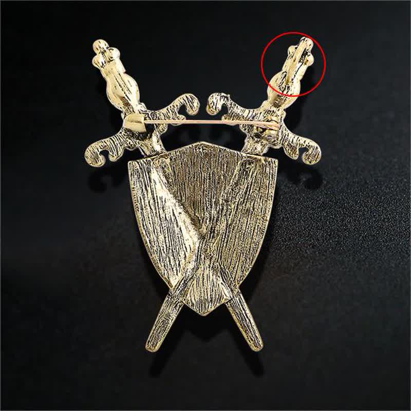 Broche épée et bouclier de guerrier pour homme