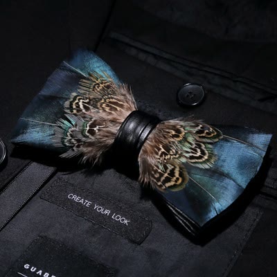 Nœud papillon vintage en plumes vert et marron avec épingle à revers