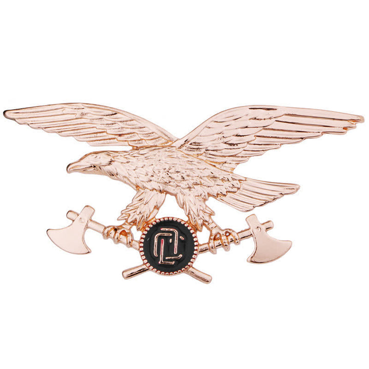 Broche rétro pour homme représentant une hache d'aigle