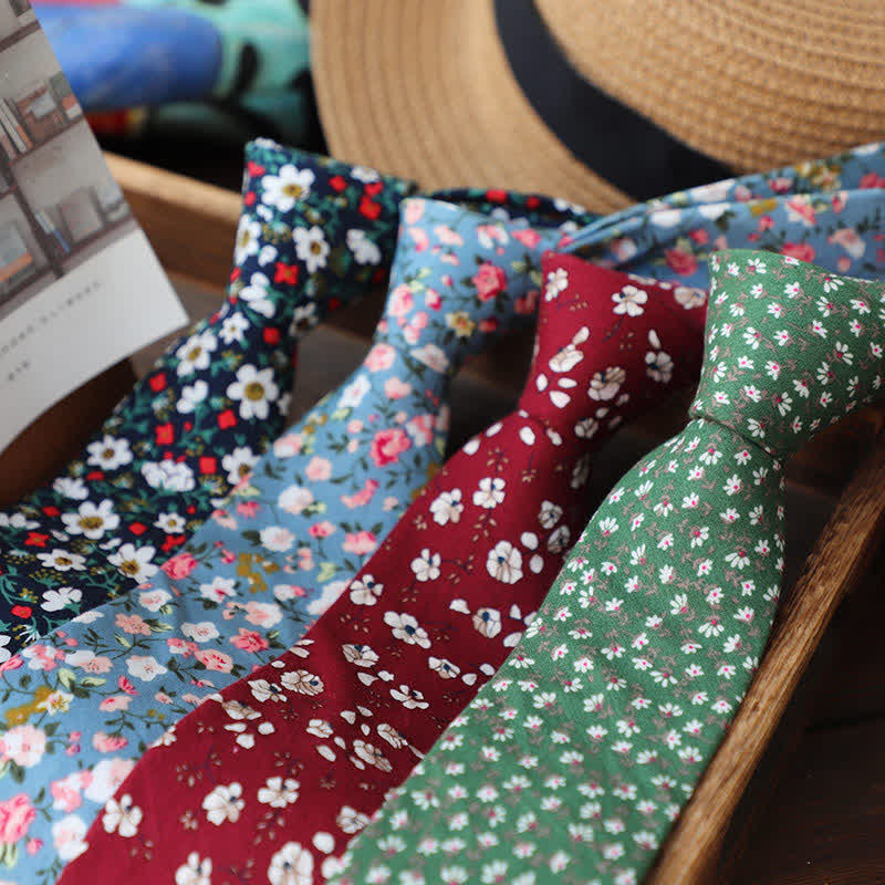 Cravate fine à motif floral romantique pour homme