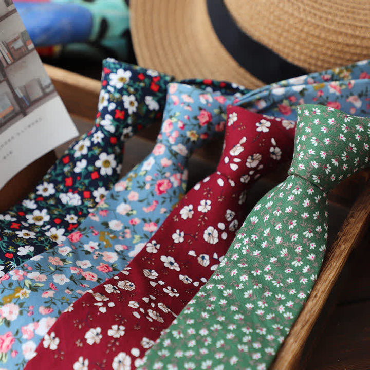 Cravate fine à motif floral romantique pour homme