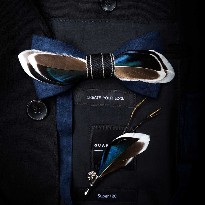 Nœud papillon vintage en plumes bleu marine et marron avec épingle à revers