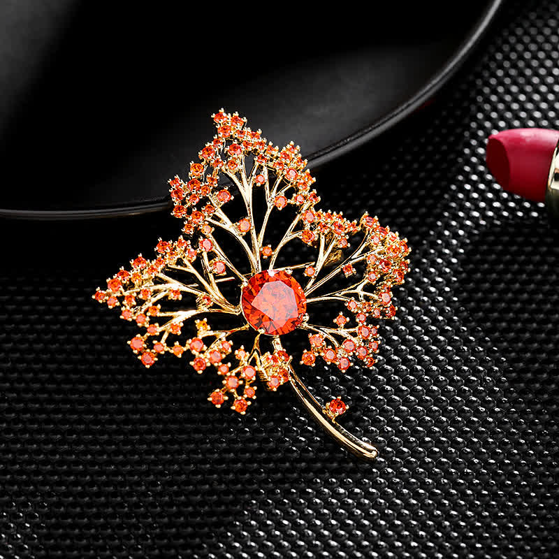 Broche gracieuse en érable d'automne pour femme