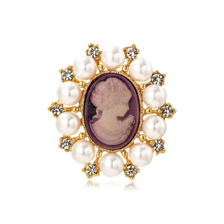 Broche en perles représentant la beauté du palais des femmes