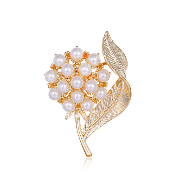 Broche en perles et fleurs fraîches pour femme