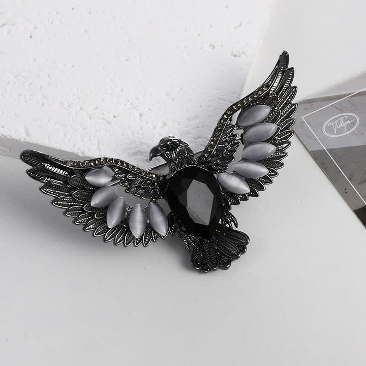 Broche en pierre précieuse pour homme avec faucon volant