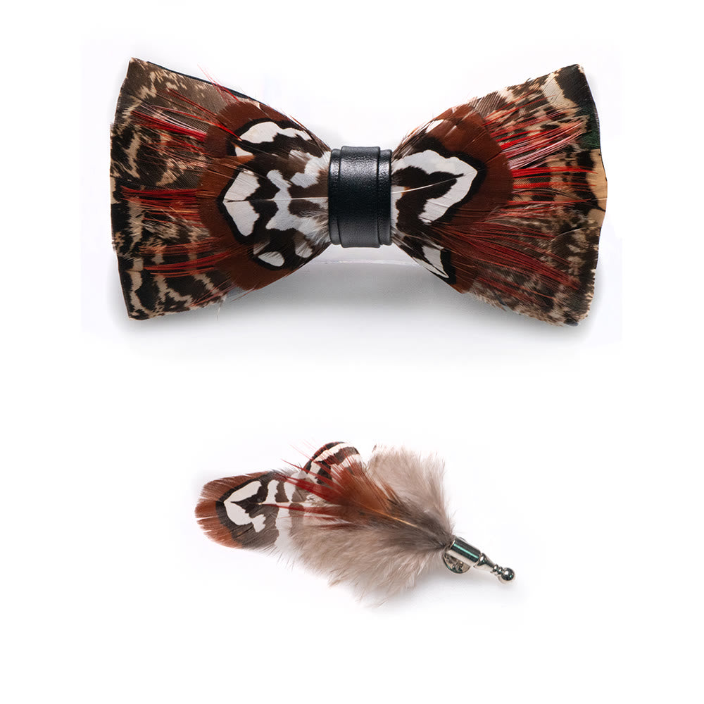Nœud papillon à plumes marron et rouge avec épingle à revers