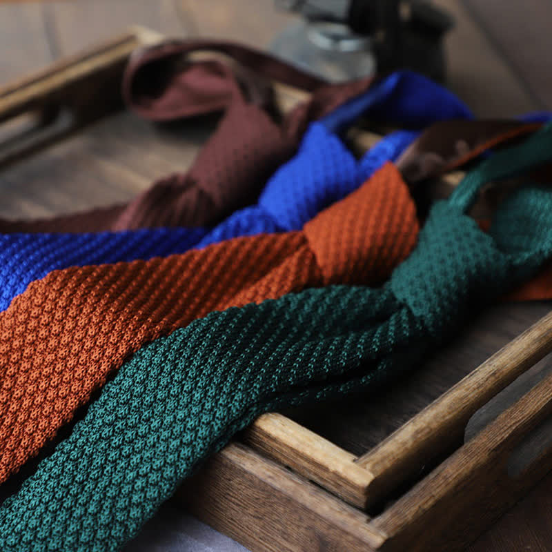 Cravate étroite en tricot de couleur unie pour hommes
