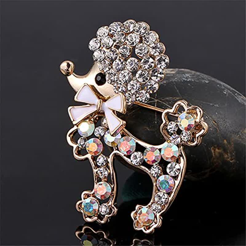 Broche pour femme en forme de chiot caniche avec noeud papillon