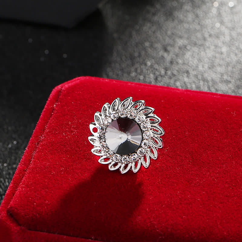 Broche en cristal pour homme avec fleur royale