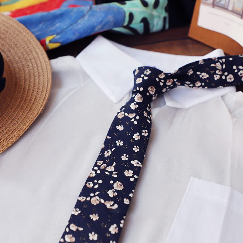 Cravate fine à motif floral romantique pour homme