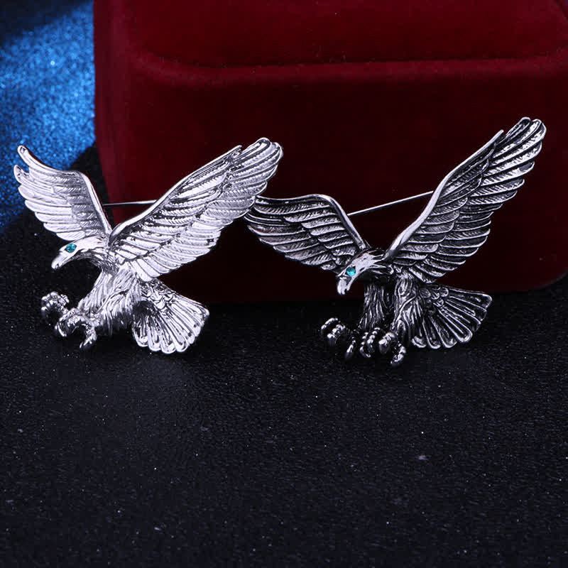 Broche œil vert pour homme avec buse chauve