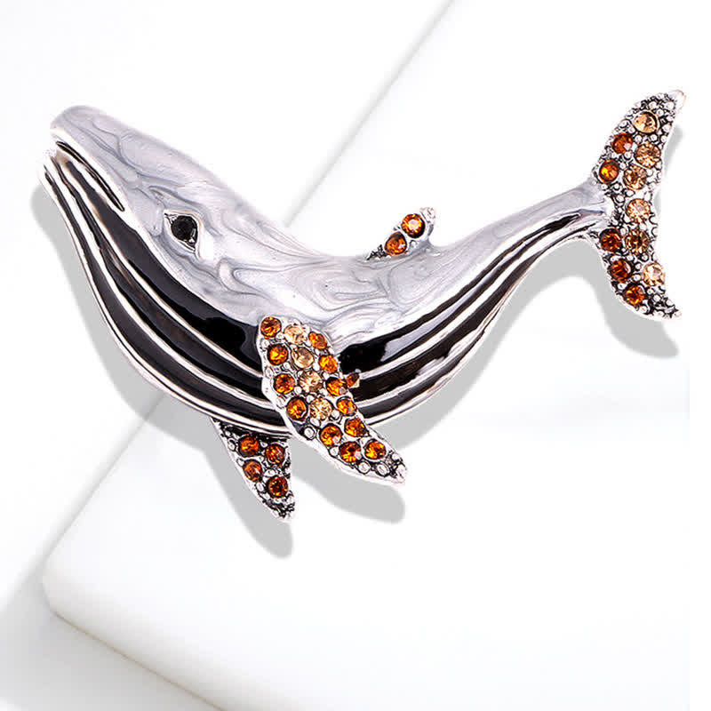 Broche en émail pour femme représentant une baleine au trésor