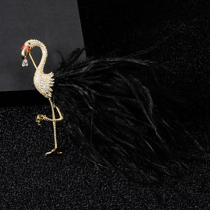 Broche en forme de plume de flamant rose scintillante en zircon