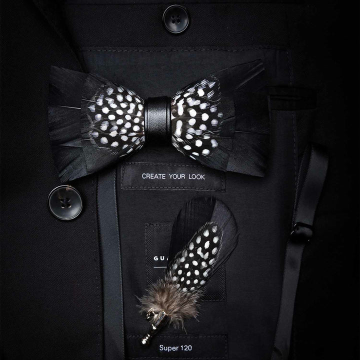 Nœud papillon à pois noirs et blancs pour enfant avec épingle à revers