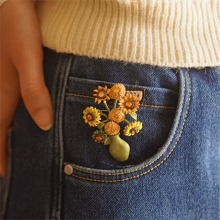 Broche en émail pour femme représentant un vase de tournesol
