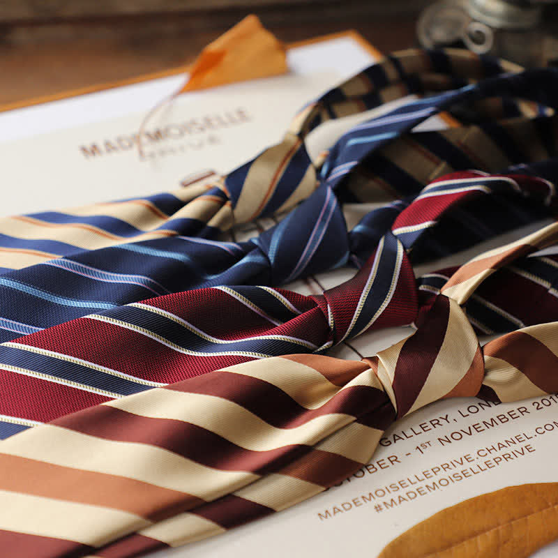 Cravate rayée classique pour homme, idéale pour le bureau