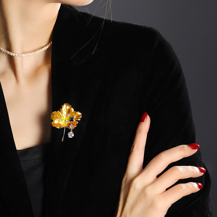 Broche feuille d'érable dorée pour femme