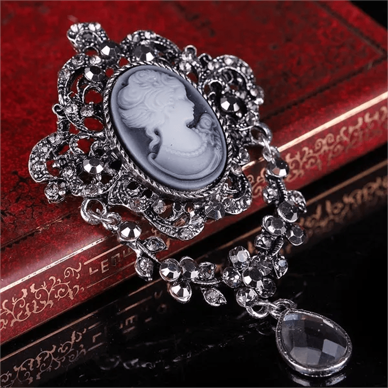 Broche en forme de larme pour femme avec camée Maiden