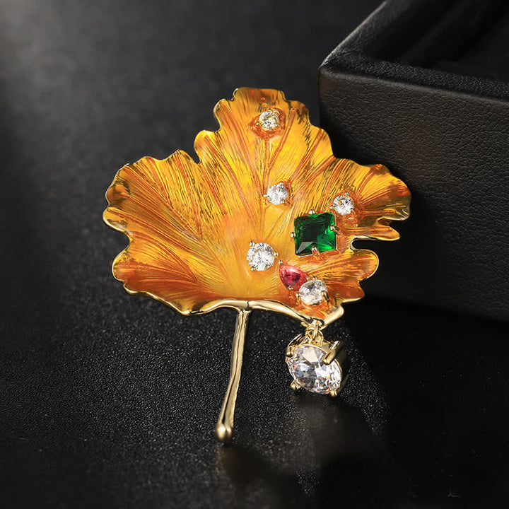 Broche feuille d'érable dorée pour femme