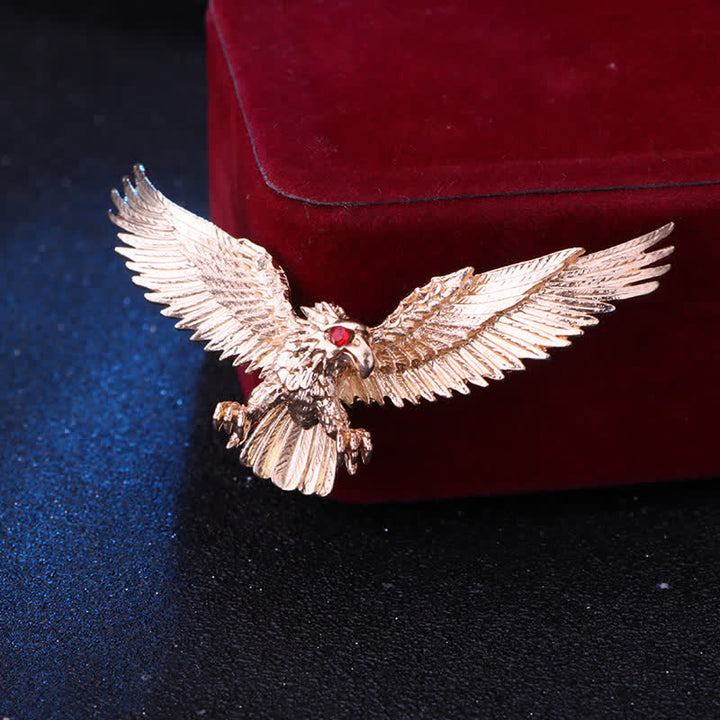 Broche rétro pour homme représentant un faucon à tête blanche