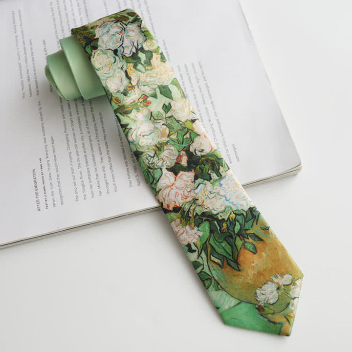 Cravate florale pour homme vert clair à motifs de roses blanches