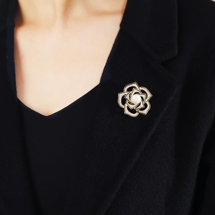 Broche décorative creuse en forme de camélia pour femme